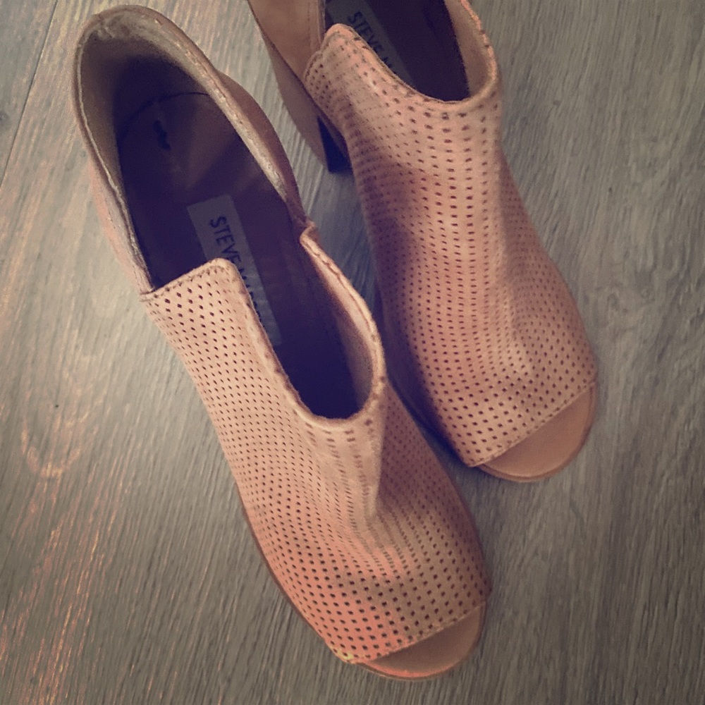 Steve Madden open toed bootie